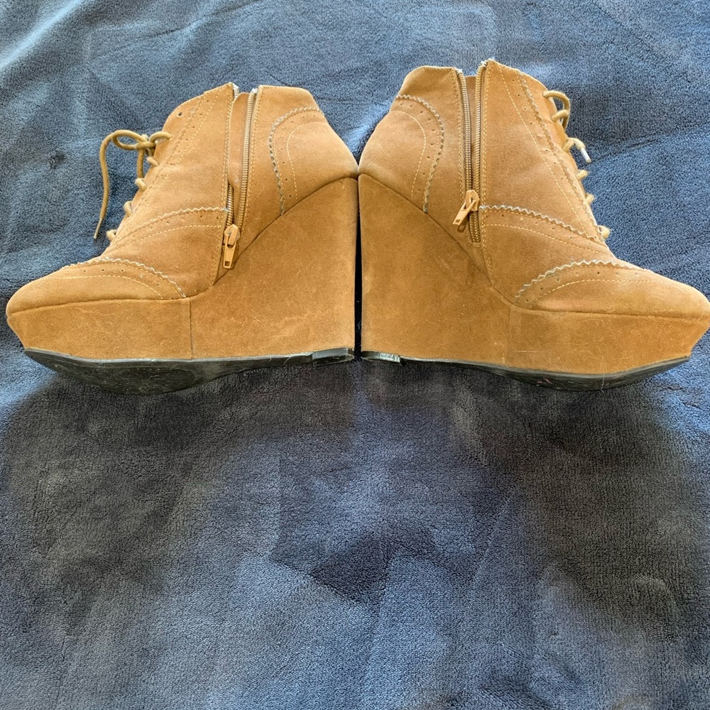 heel wedges, tan color